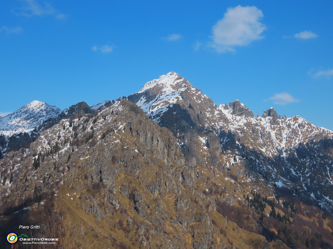 48 La cima del Monte Alben (2019 m).JPG